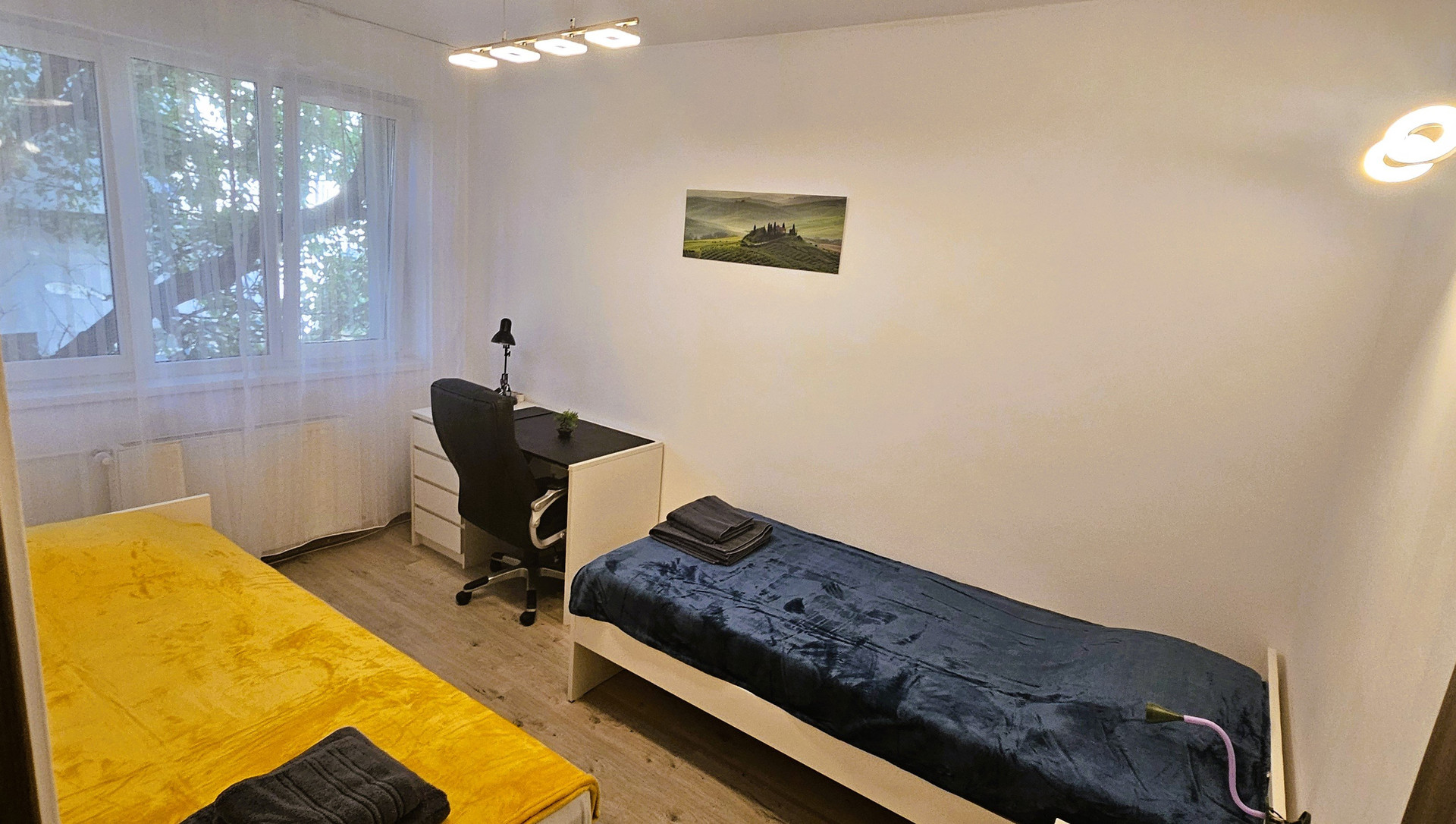 BEDROOM 2