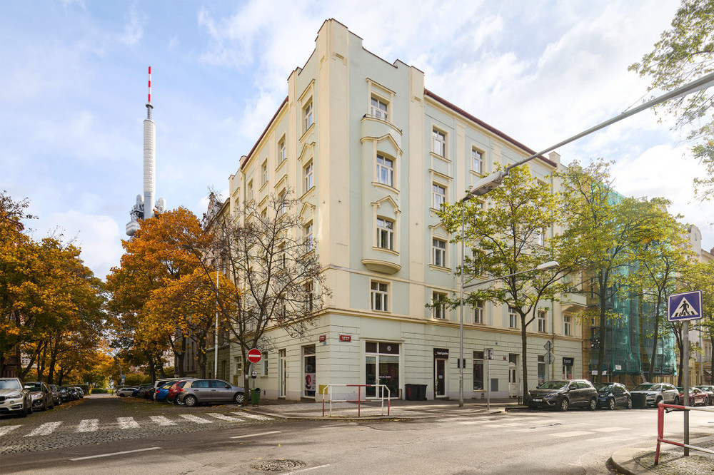 The green oasis with balcony | Heart of Prague preview
