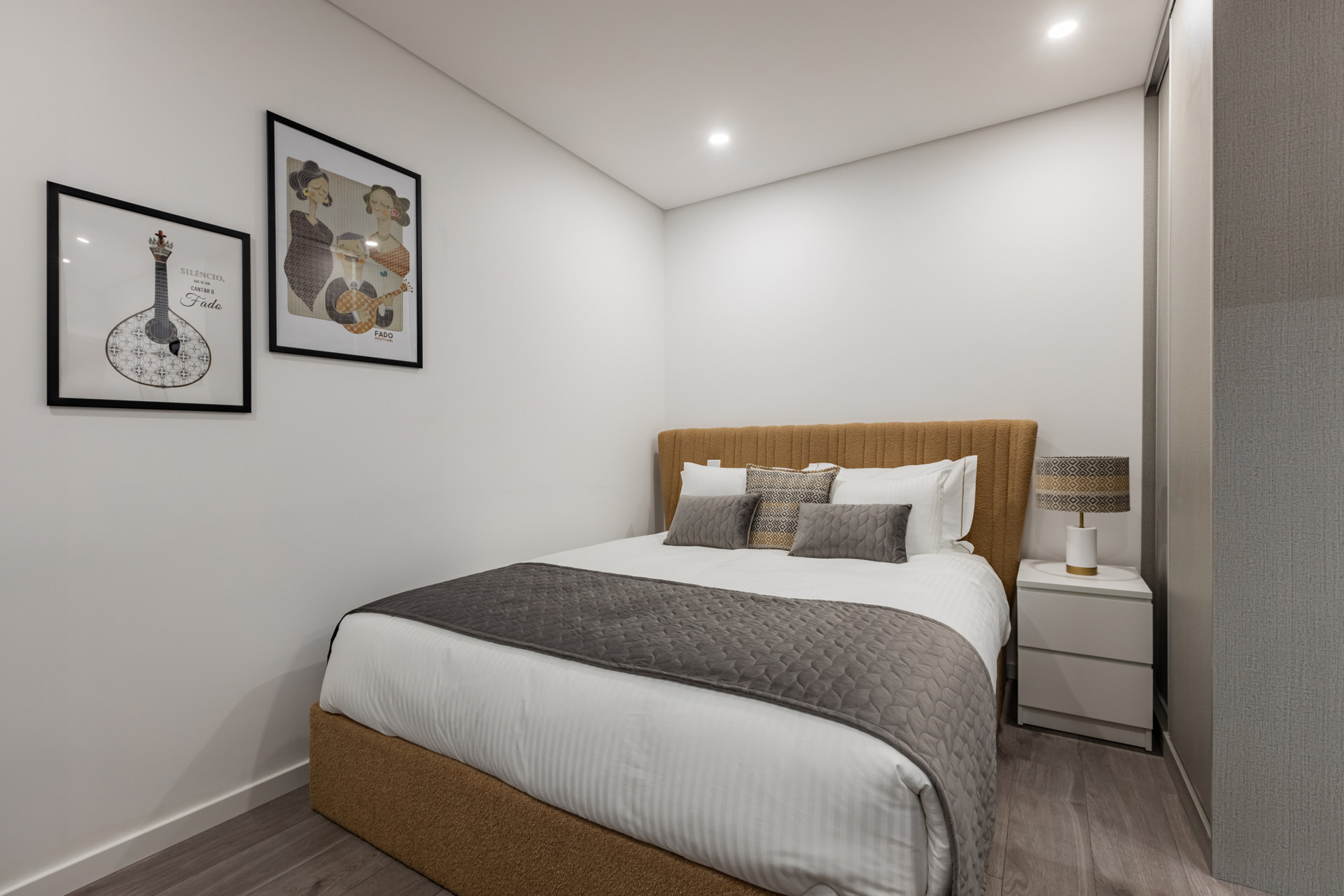 Studio with Double Bed, Wardrobe and TV