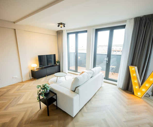 Charming City Penthouse Studio KS