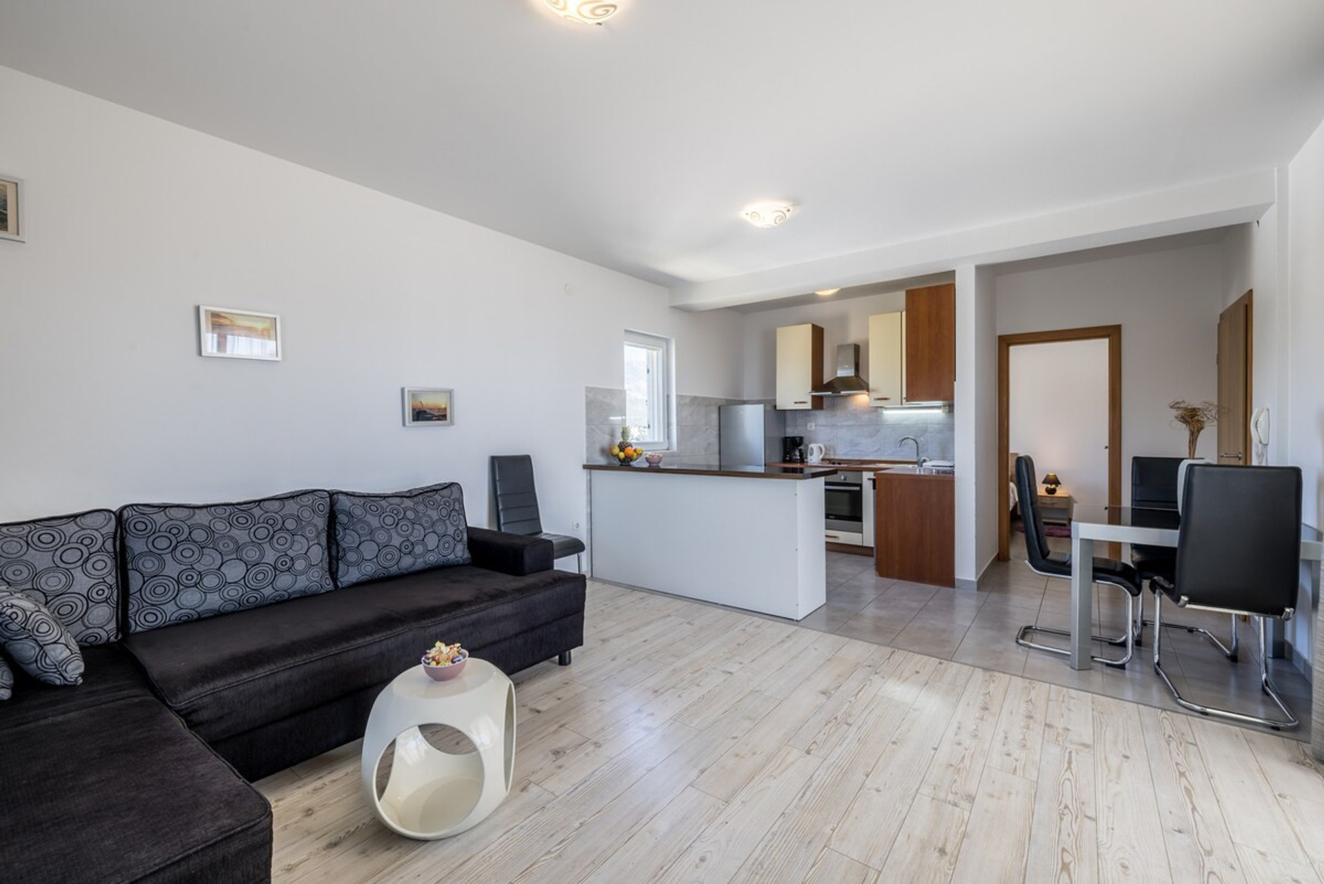 Air-conditioned living room 