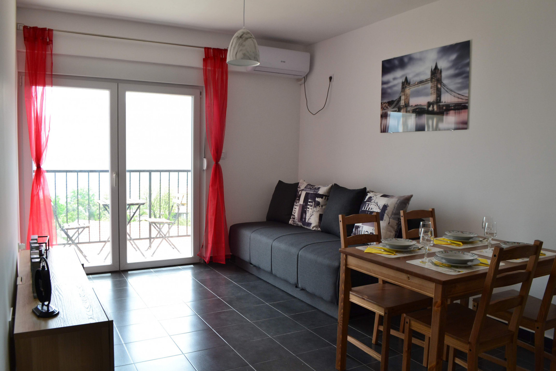 Living room & balcony
