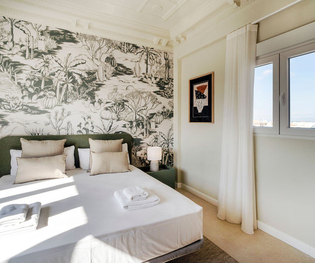 Big apartment with terras, Calle del Hospital 1.28
