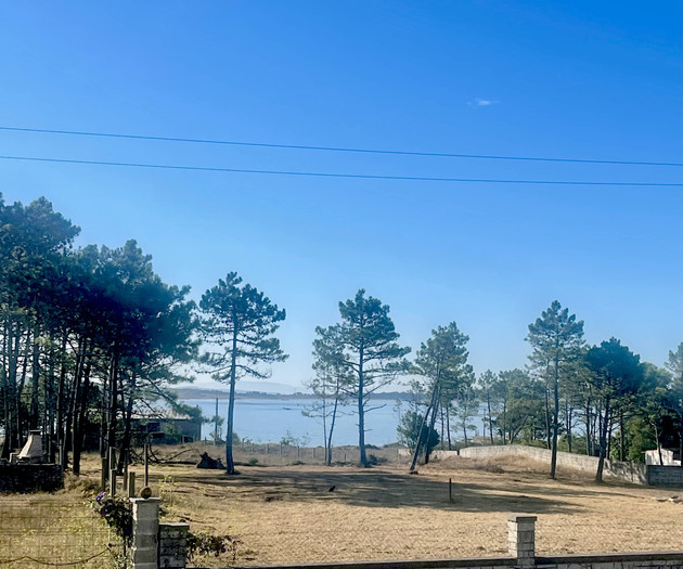 Apartamento con jardín y vistas al mar.
