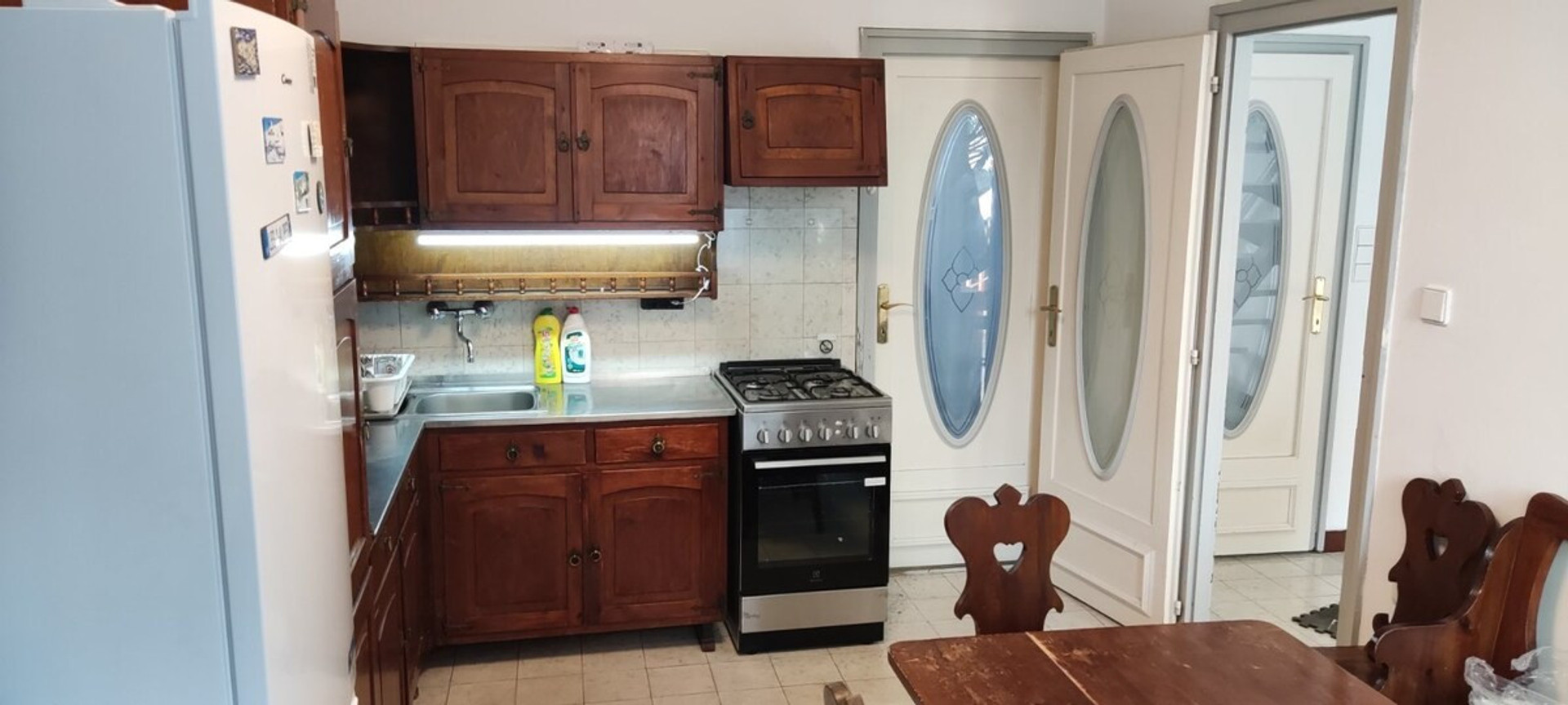 Full kitchen image 3