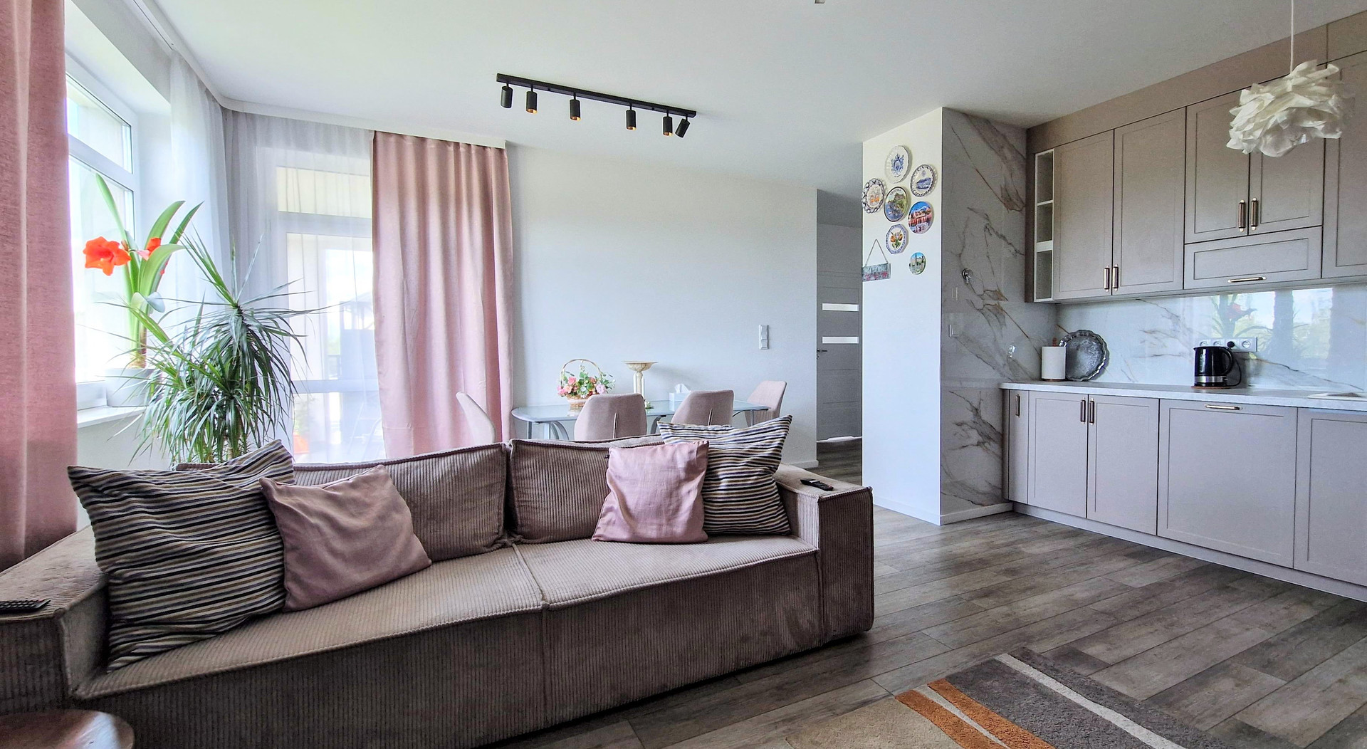 Spacious living room kitchen open plan