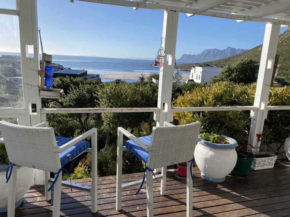 Wonderful retreat with ocean & mountain views preview