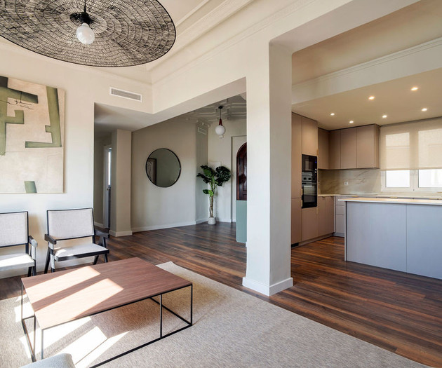 Big apartment with terras, Calle del Hospital 1.28