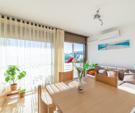 Cosy beach apartment for 2 w/ wi-fi and AC