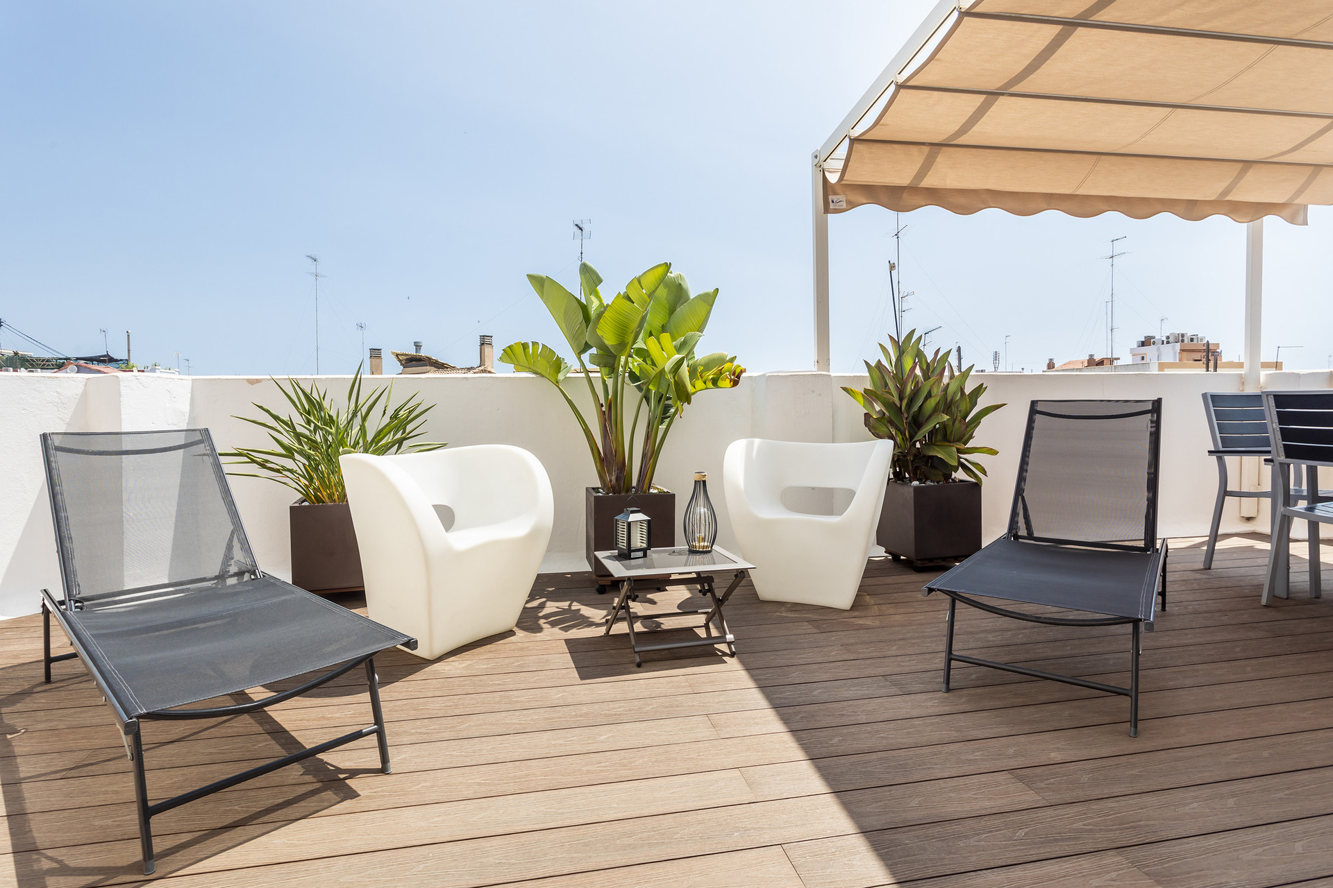 Huge terrace with great views.