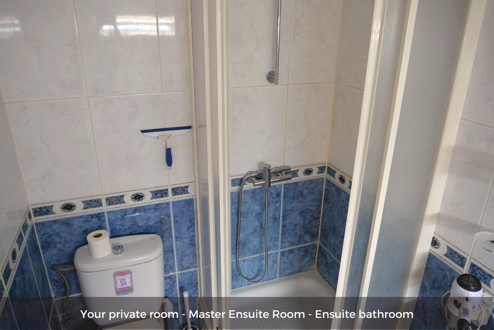 Sunny Coliving Villa with jacuzzi - Master Ensuite Room