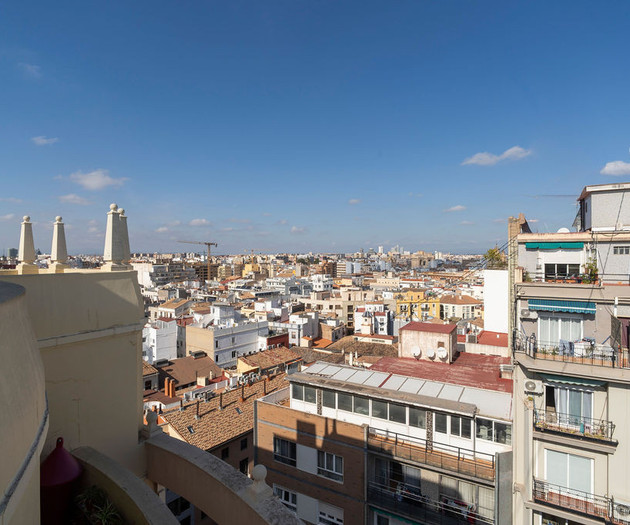 Big apartment with terras, Calle del Hospital 1.28