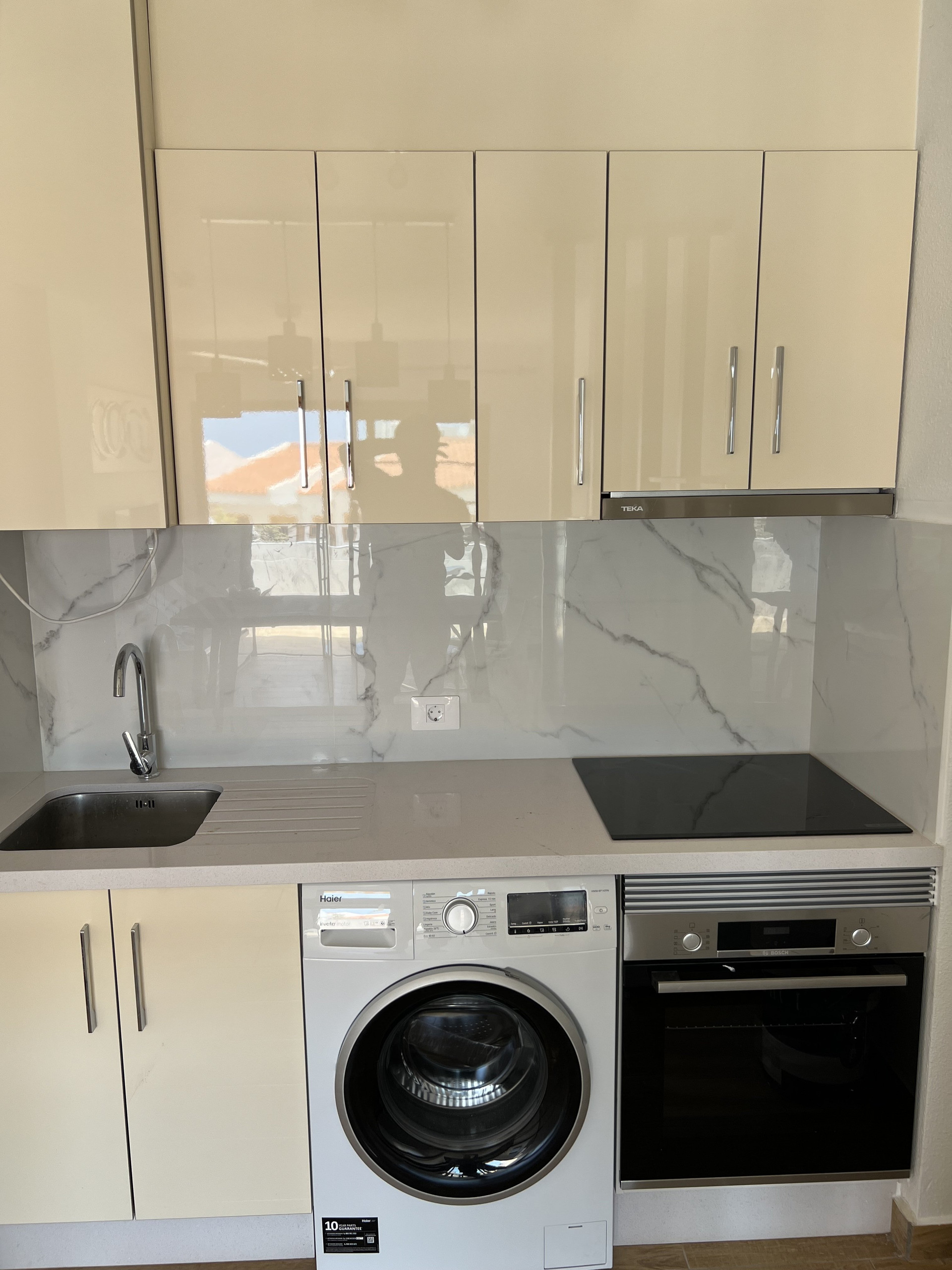 Kitchen cabinets with washing machine