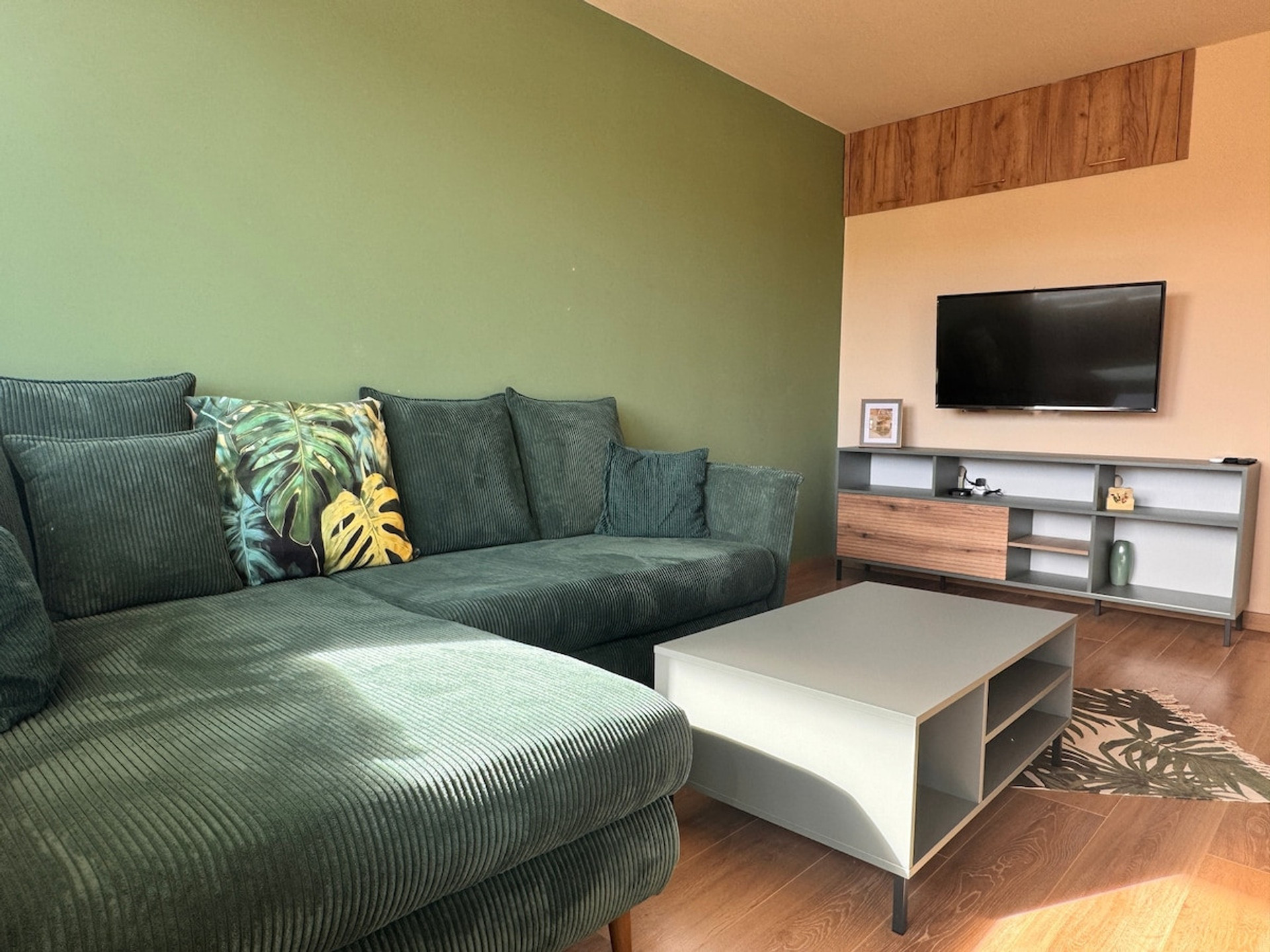 Living room image 1