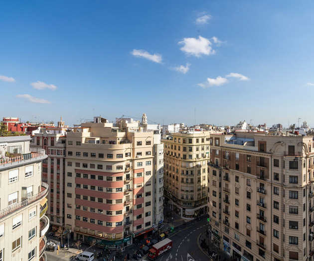 Big apartment with terras, Calle del Hospital 1.28