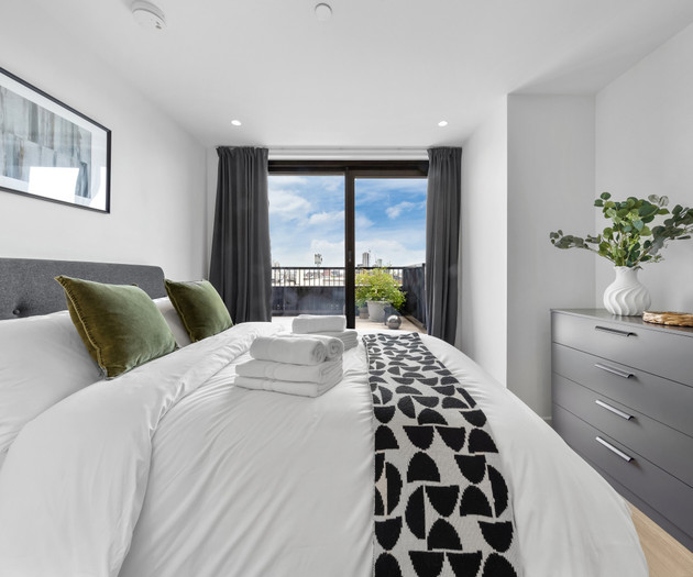 Penthouse Apartment with City Views, Parking + 2BR