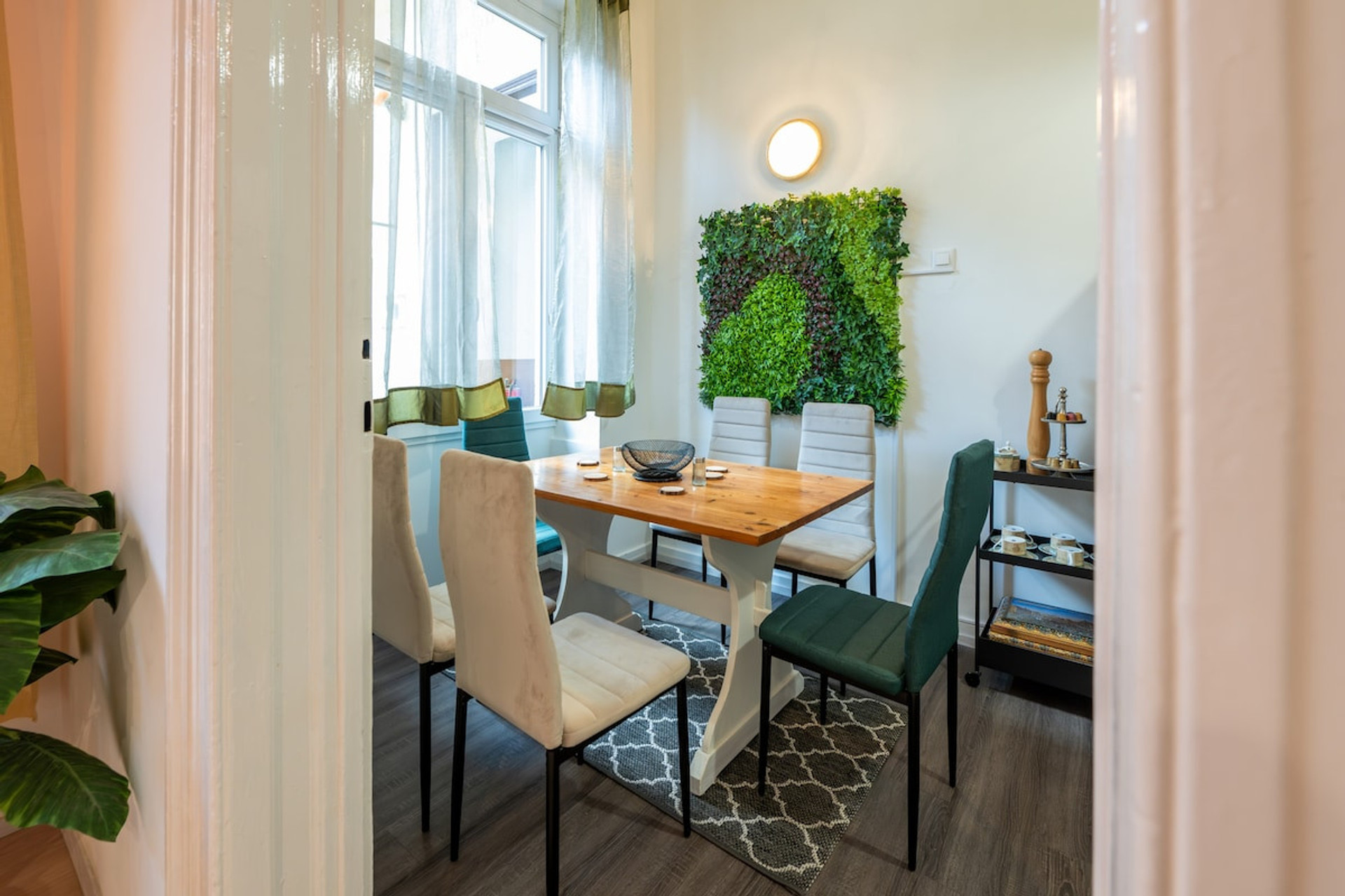 Dining area image 1