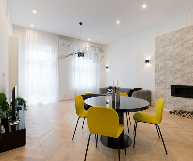 Designer Dream Home @ The Opera w/ Sauna & Balcony