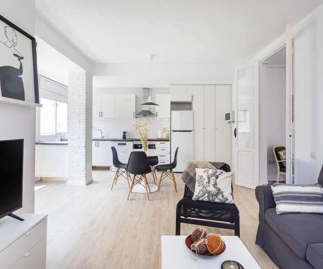 CHARMING AND BRIGHT, CITY OF ARTS · SEASONAL RENTA