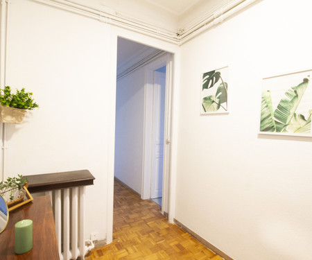 R0179- Room in flat to share in Barcelona