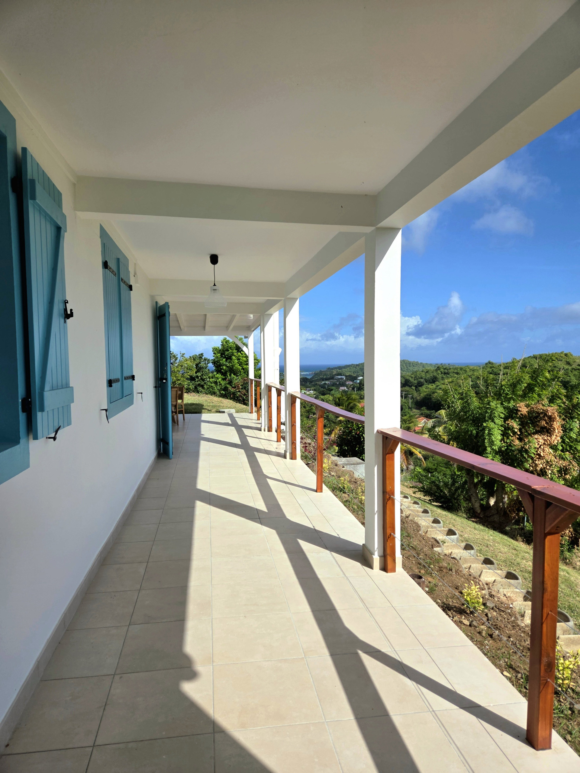 Covered terrace with sea view