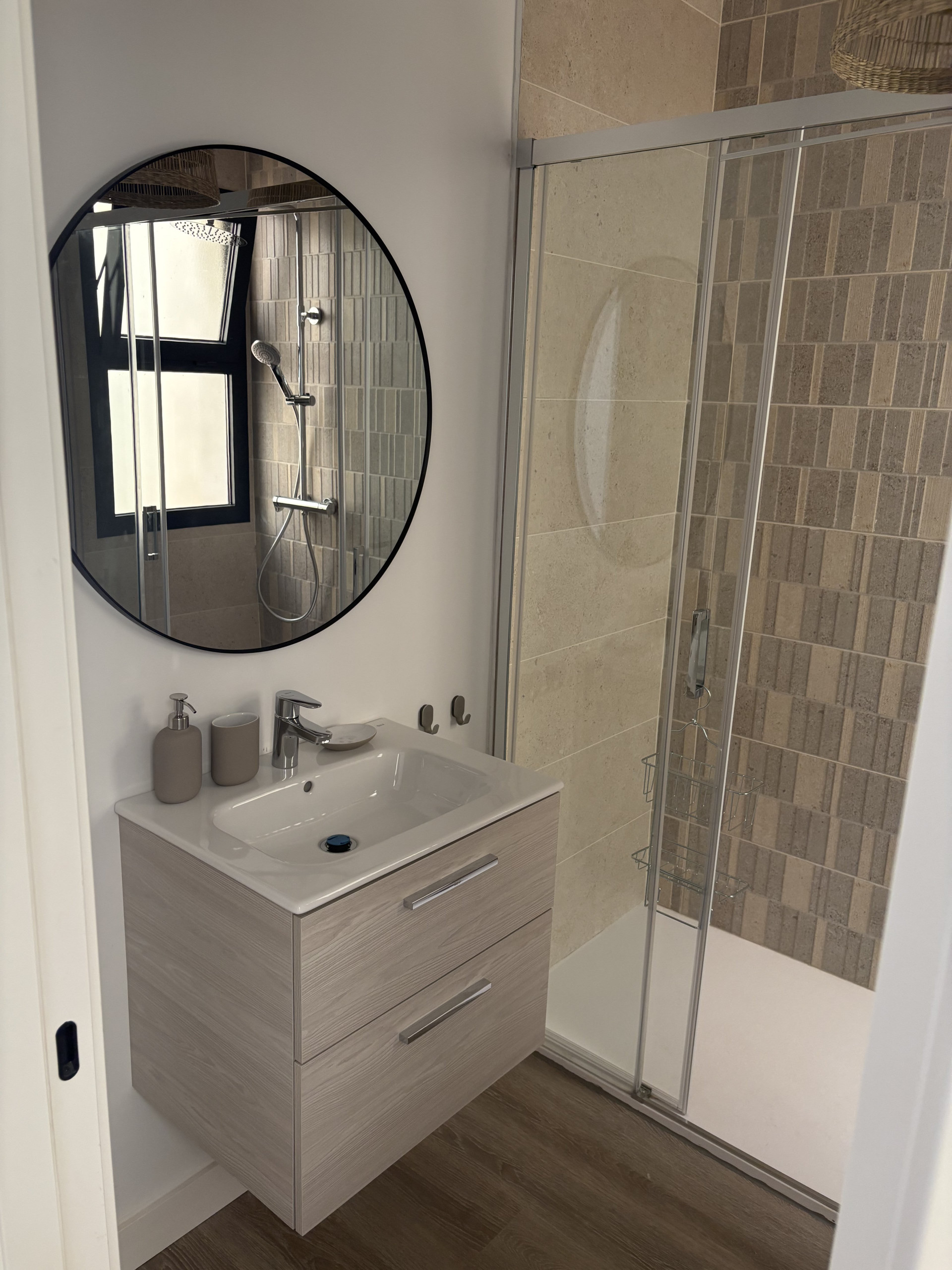 Bathroom sink and mirror