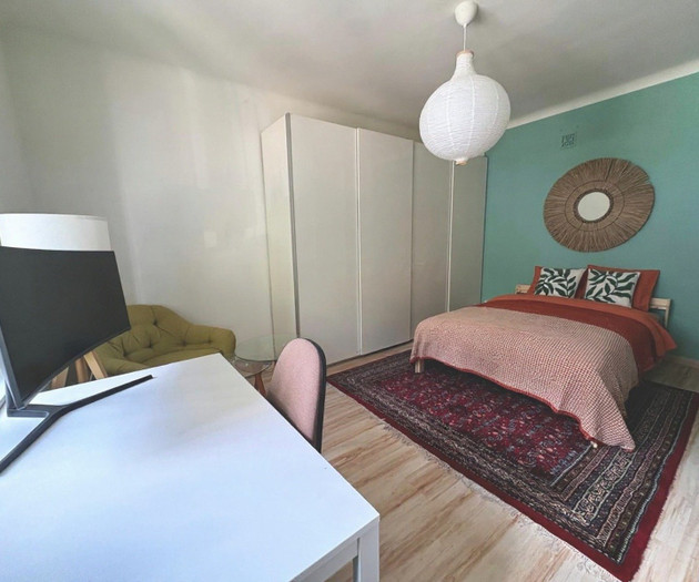 Quiet renovated studio with home office