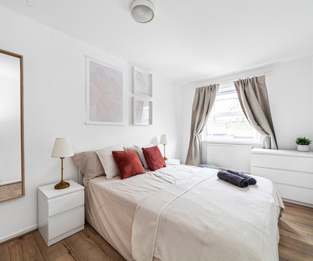 Bright 3 Bed Garden House, Haggerston, Parking