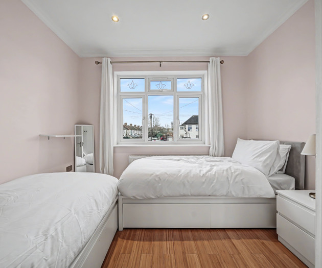 3 Bed Luxury House with Patio in London City