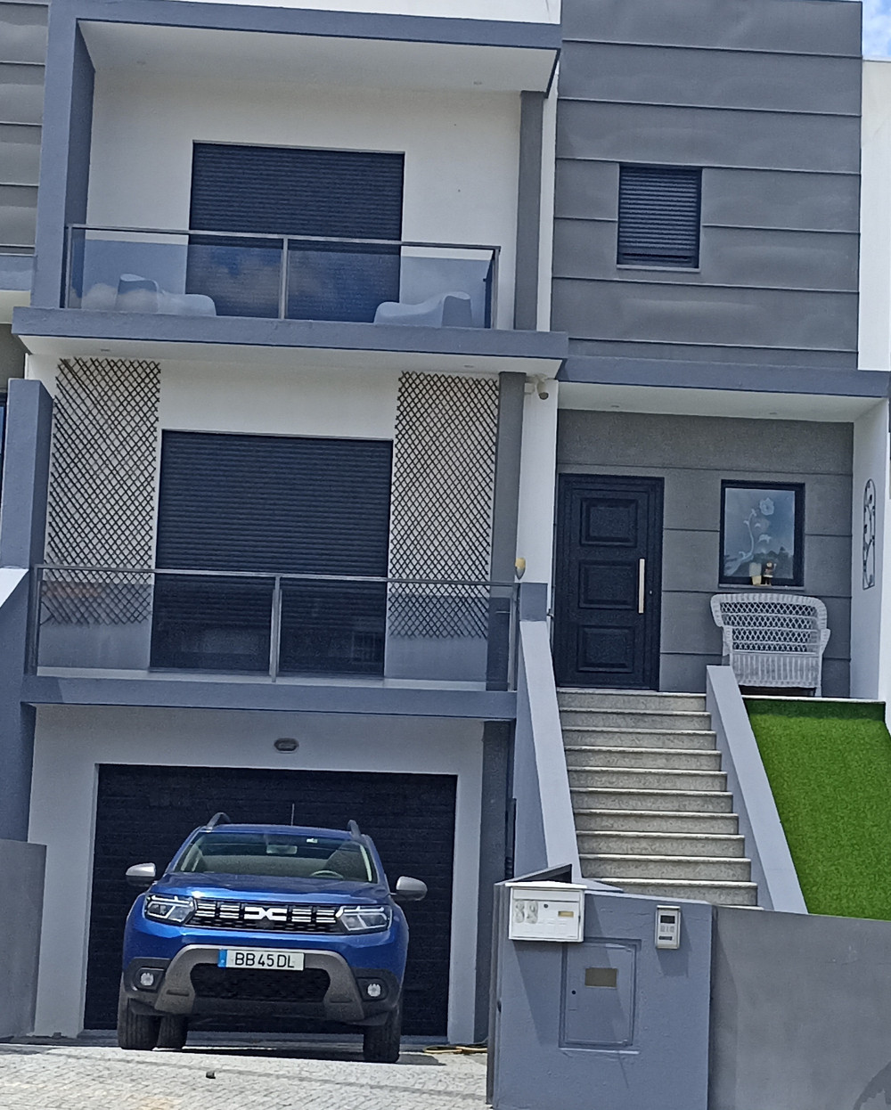 Charming house with river views preview