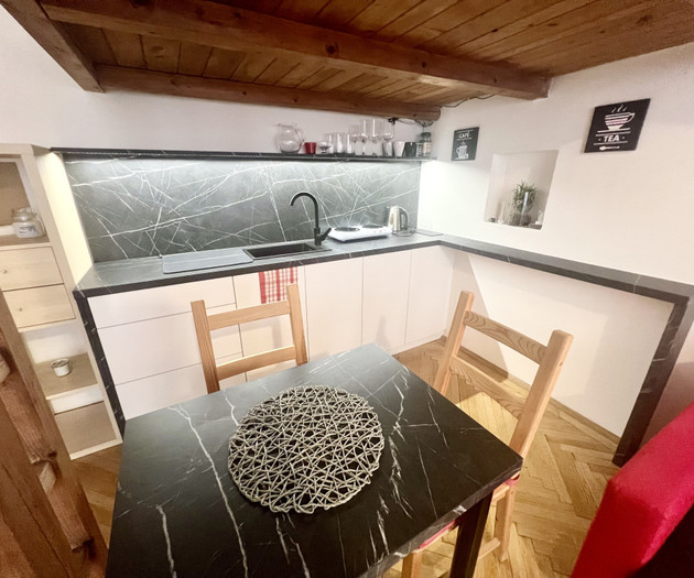 Útulný byt 1+1 u Karlova náměstí s balkónem