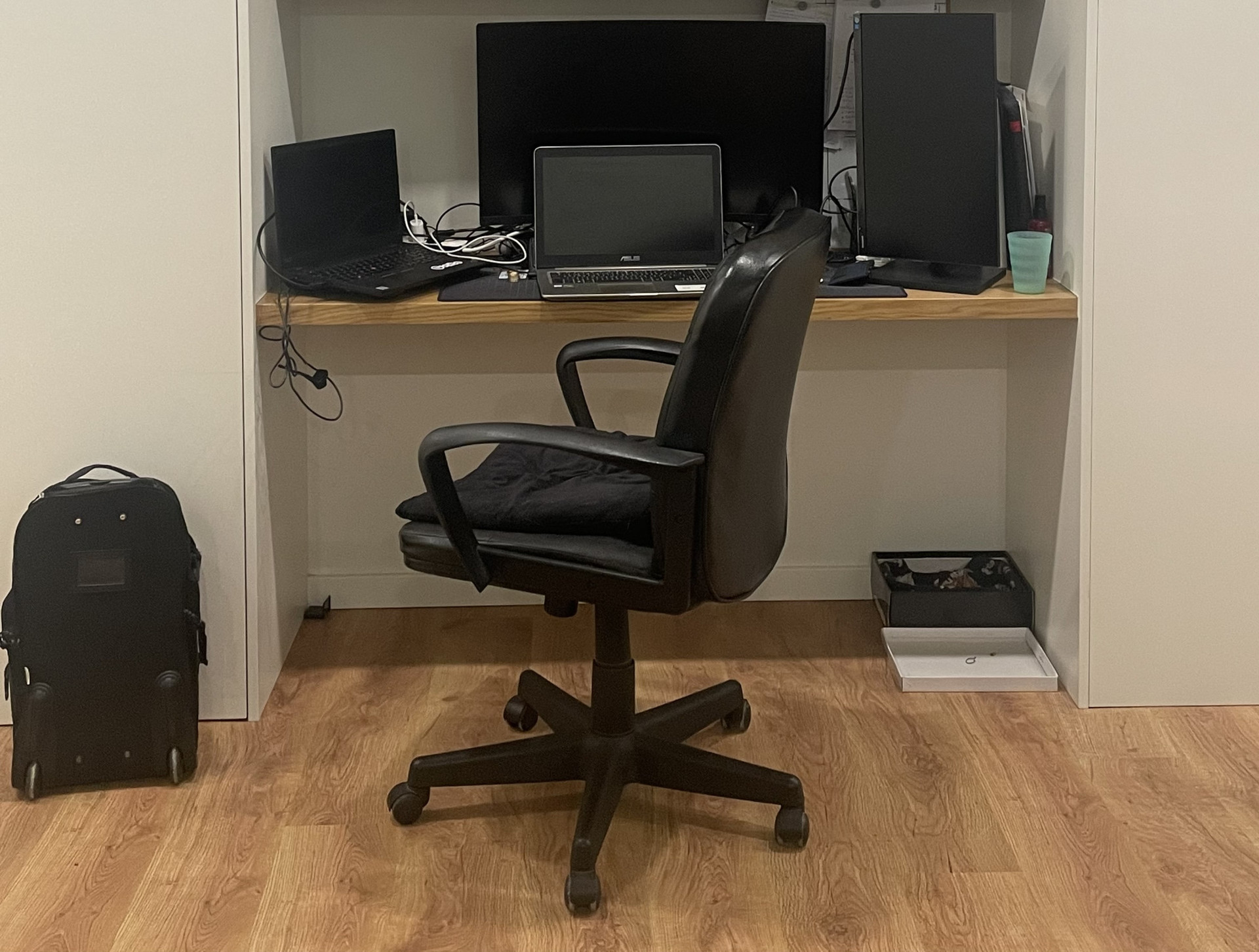 Work desk