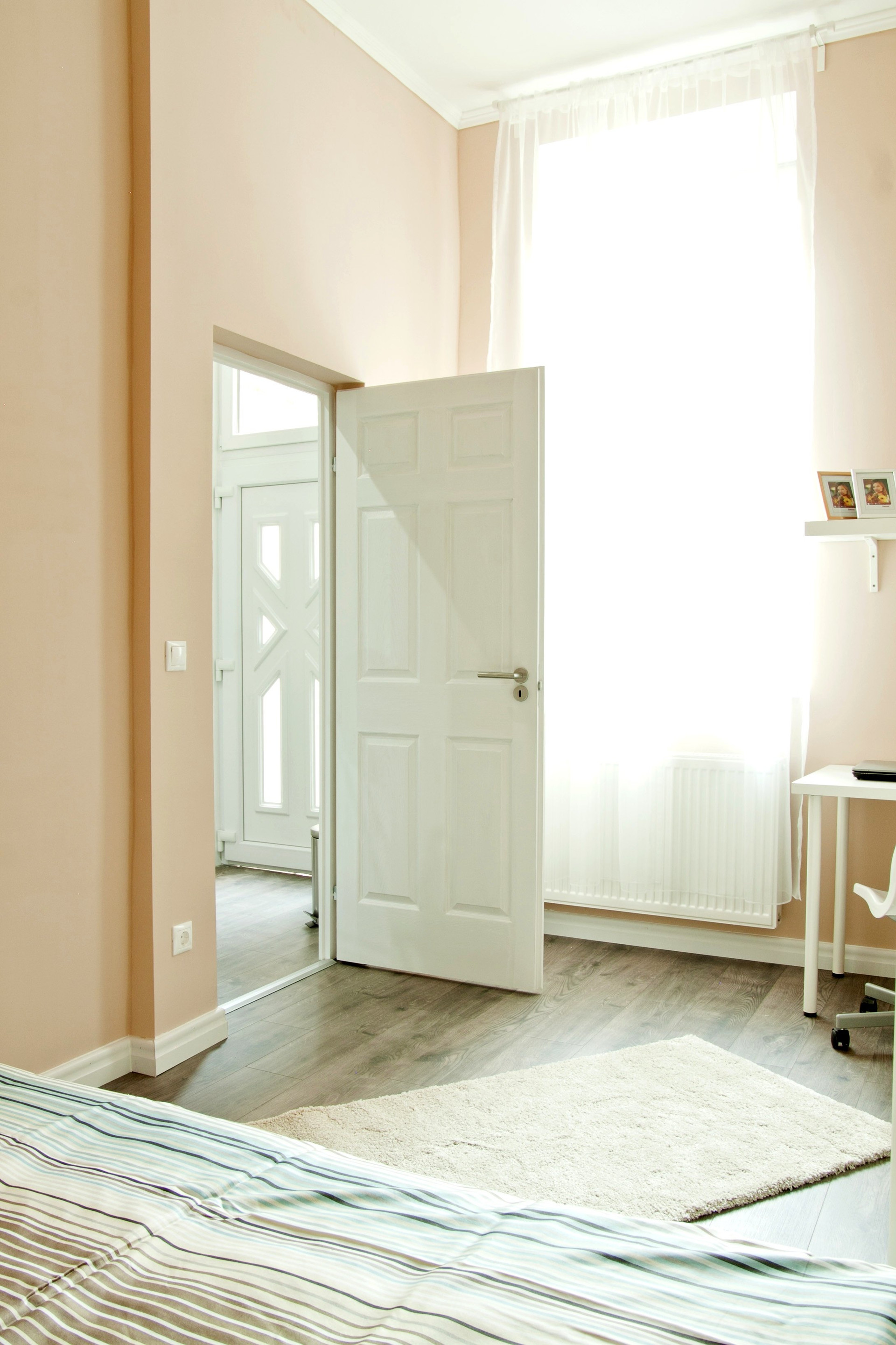 Alternative view of the room showing its practical layout, comfortable furnishings and peaceful atmosphere.