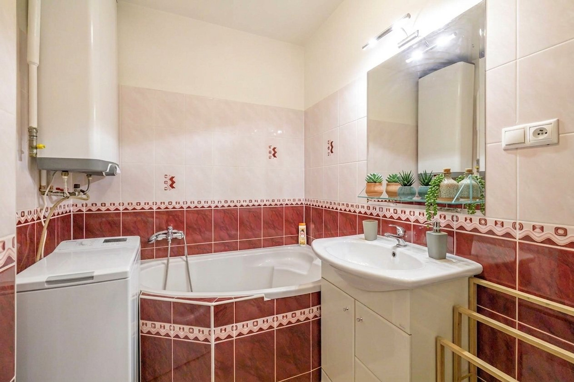 Bathroom with bathtub and washer