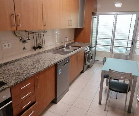 2 bedroom apartment close to the beach and schools