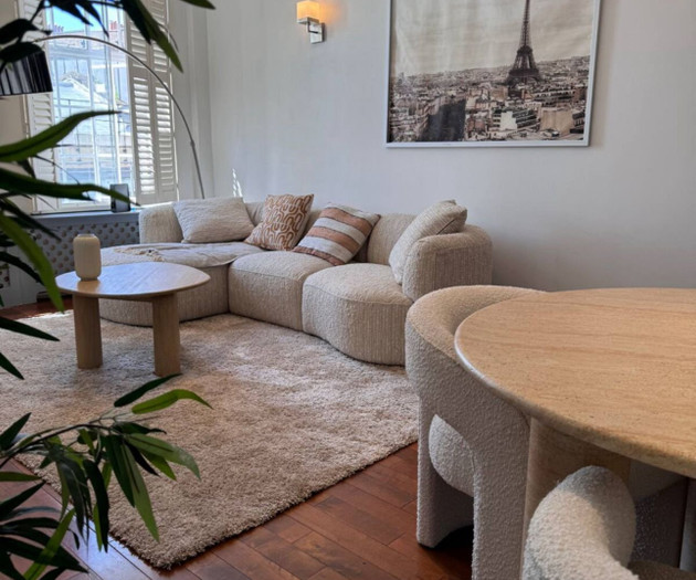 Stylish 2 Bed | Walk to Harrods, Fiber WiFi