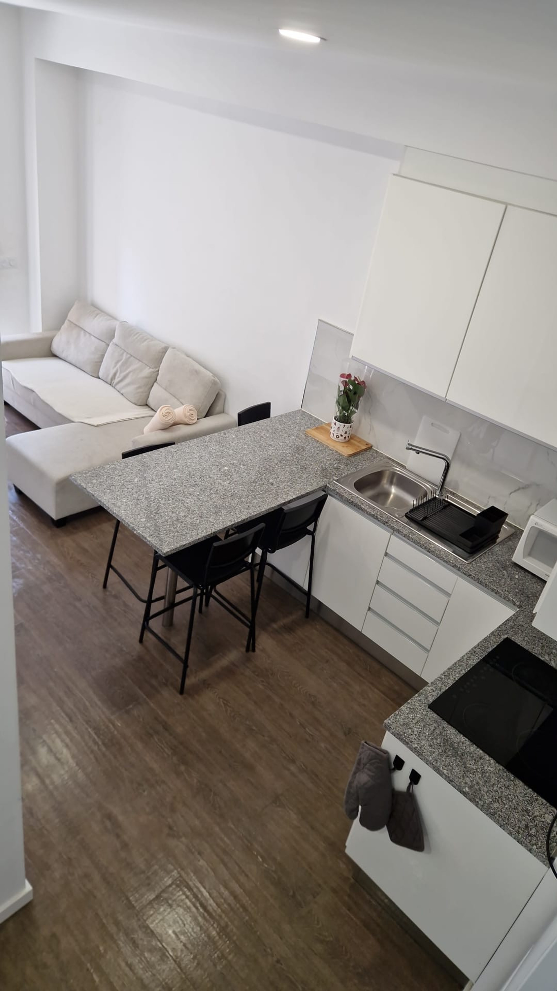 Full kitchen