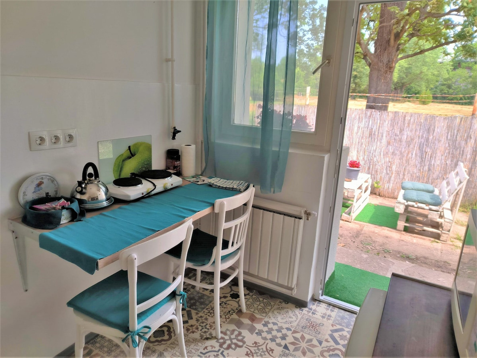Full kitchen image 1