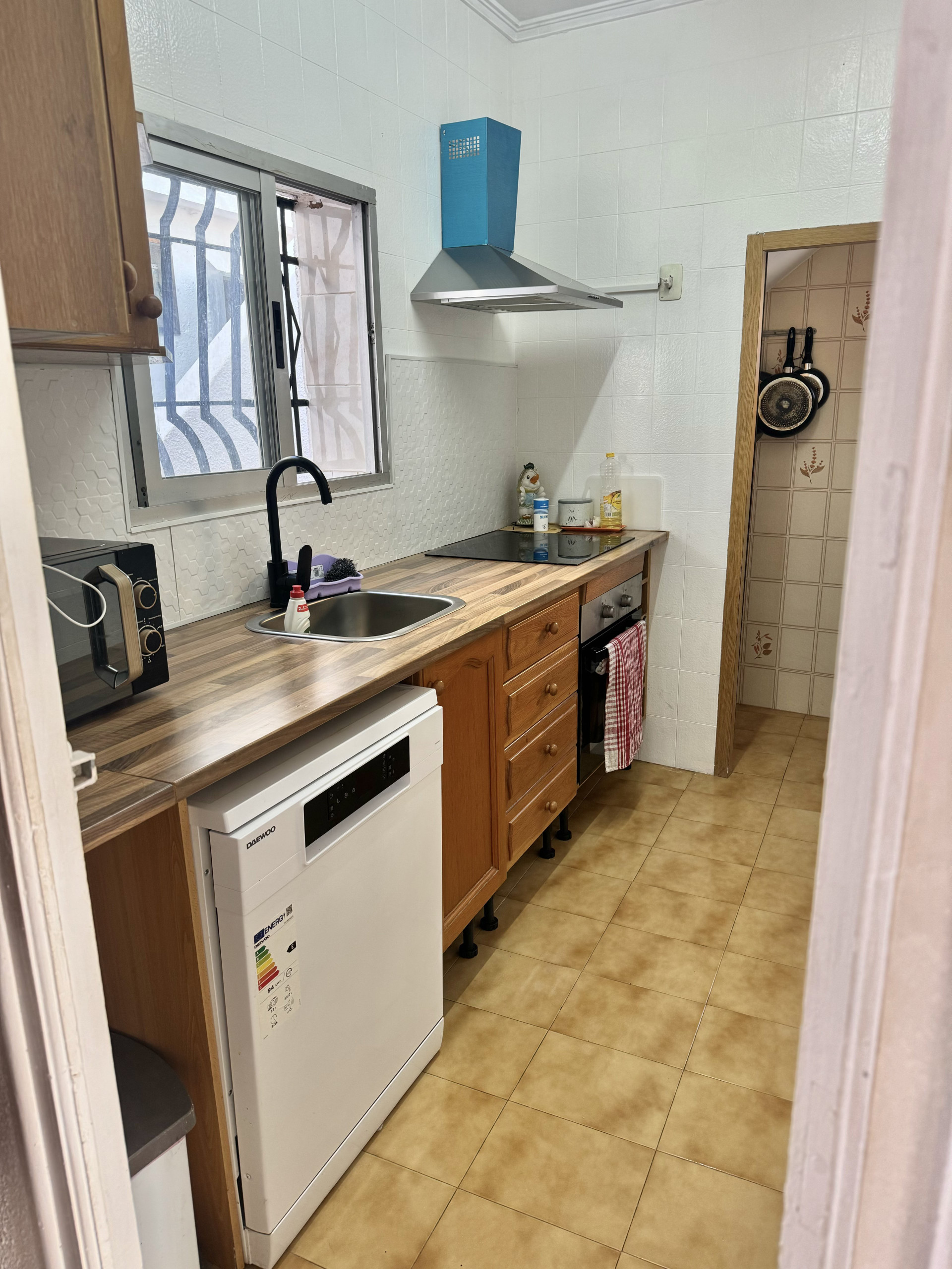 Compact kitchen with appliances