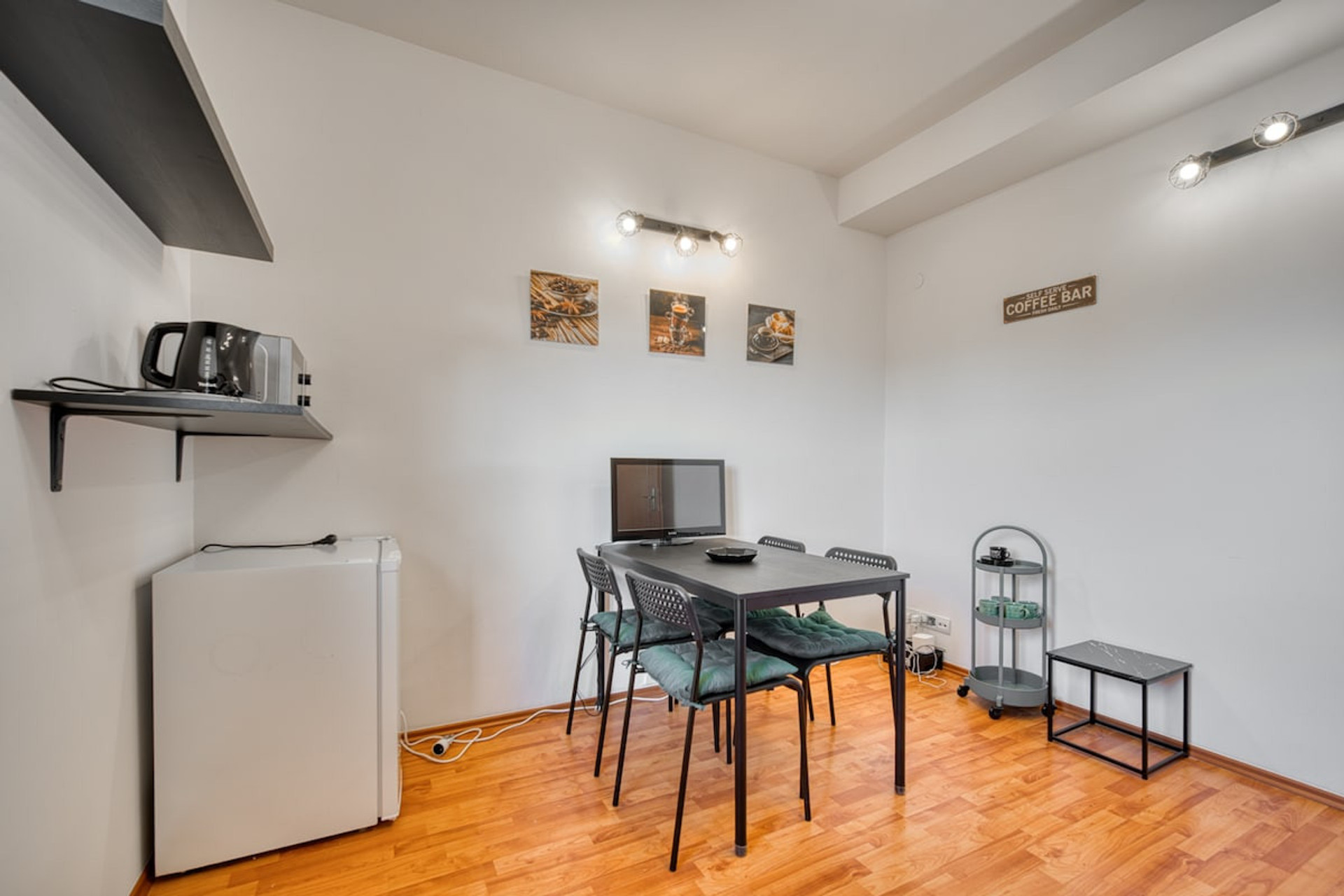 Dining area image 1