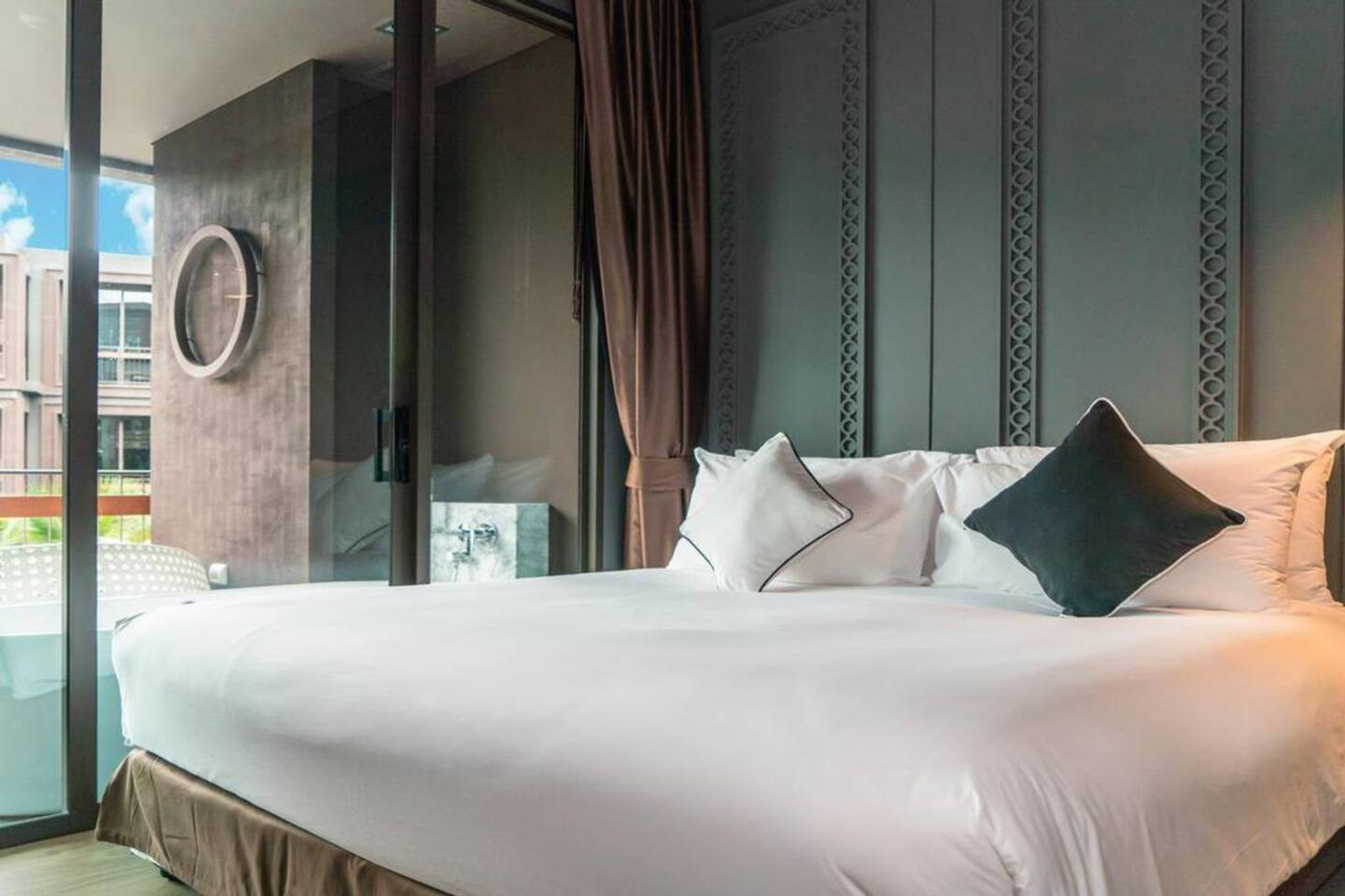 The bed deserves a special mention for its exceptional comfort - we had some of the best rest we've had in ages!