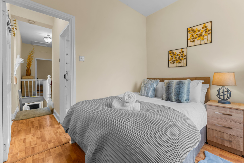 Manchester Seymour Escape Spacious 4BR Home for 8 preview