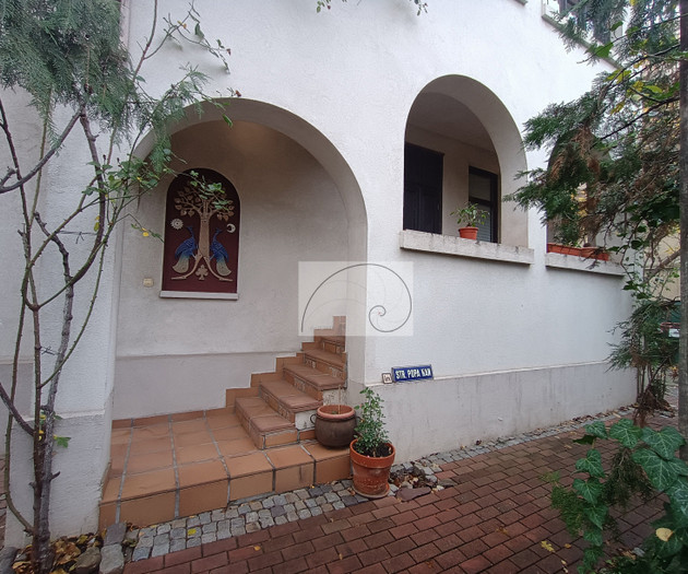 Elegant Duplex in Villa • Central Bucharest
