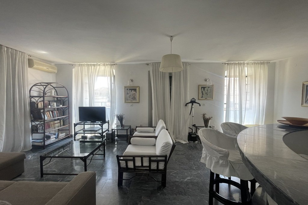 Luxury 4BDR/3BTH with private patio on Main Square preview