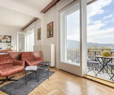 Studio with panoramic view to the Danube