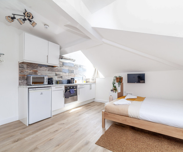 Chic & Charming Attic Studio, Finsbury Park 03