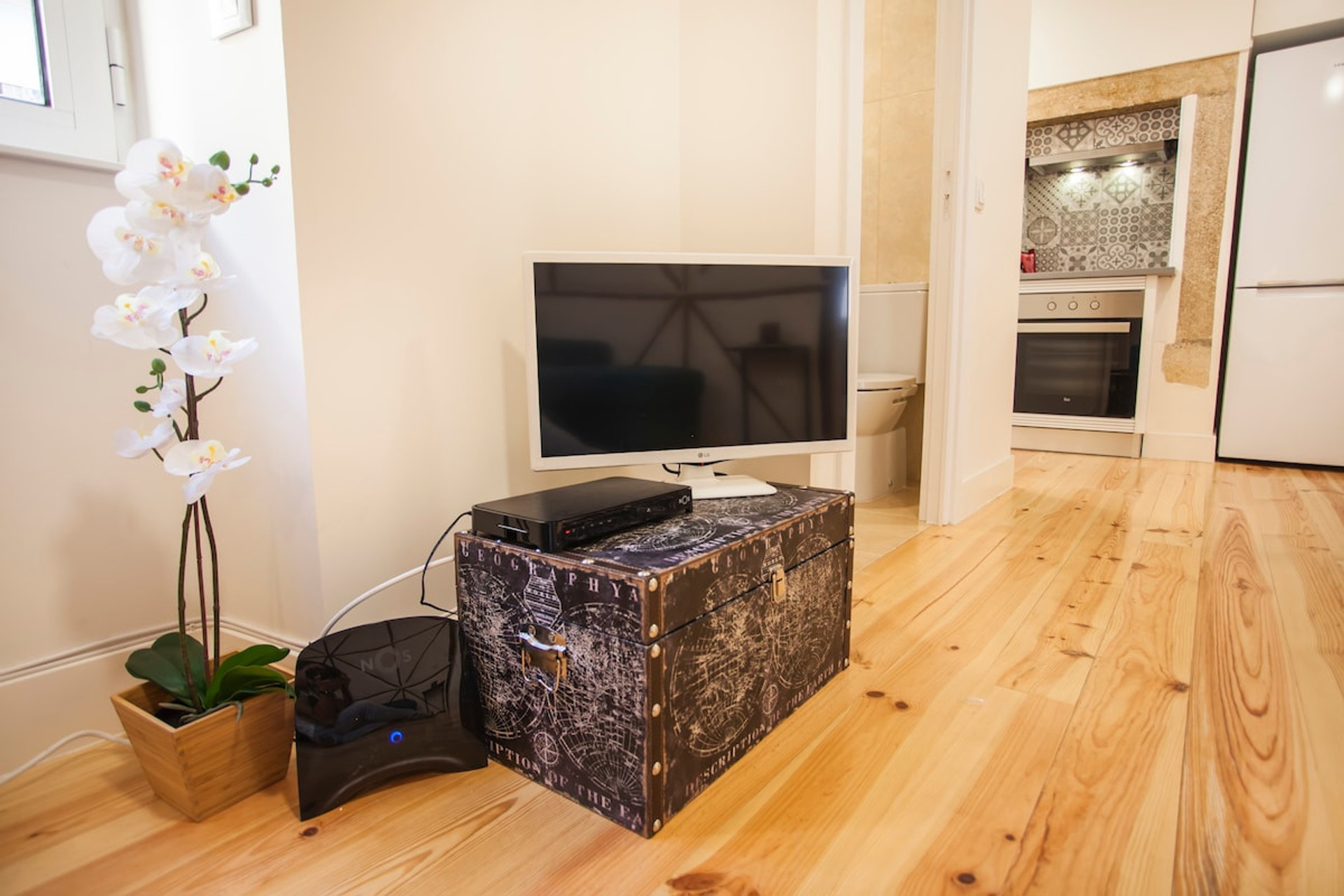 Living room image 5