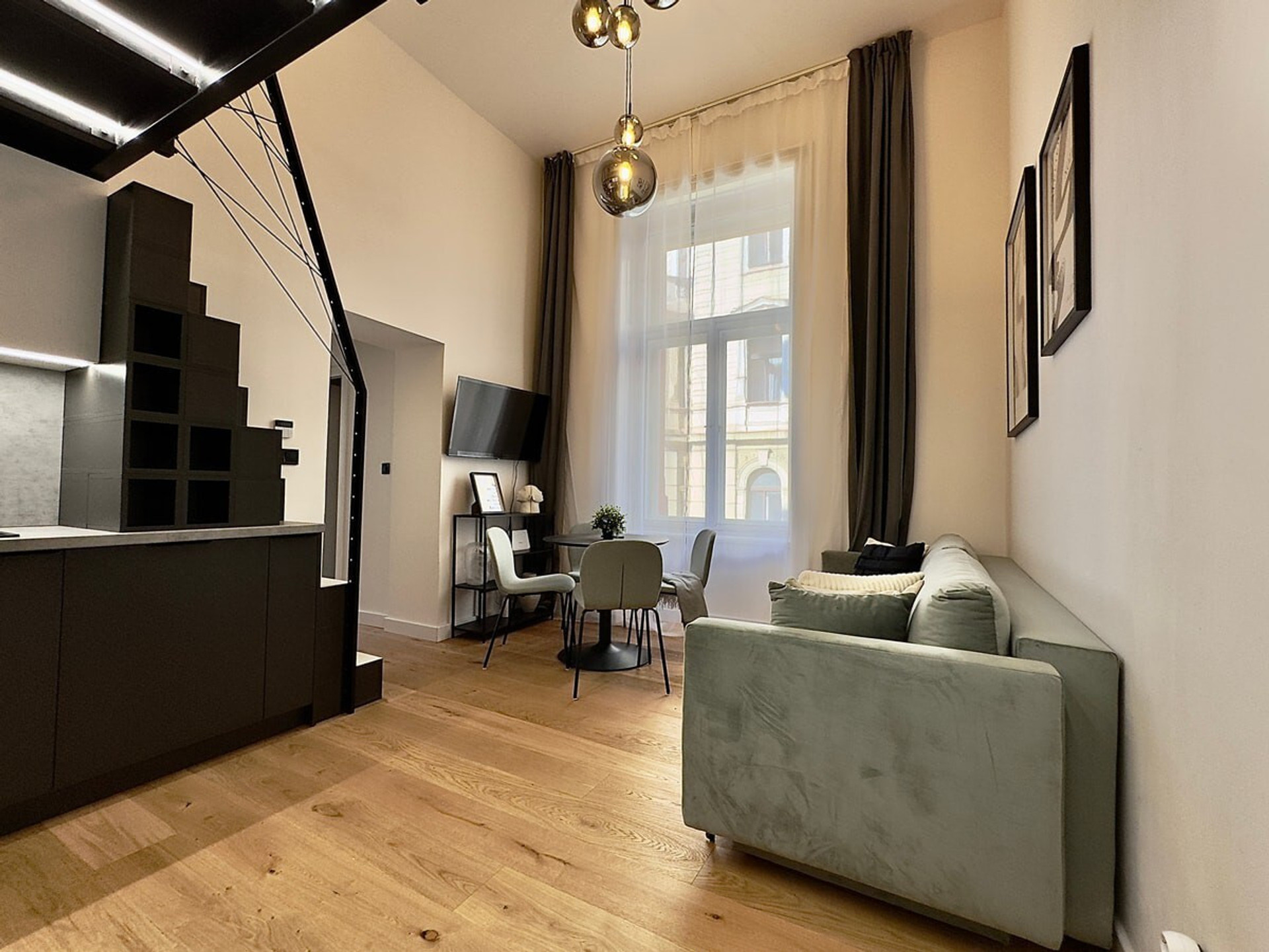 Living room image 1