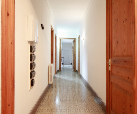 R0302- Room in flat to share in Eixample