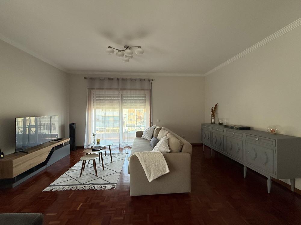 3BR Flat | 5 min Metro | 10 min Porto & Beaches preview